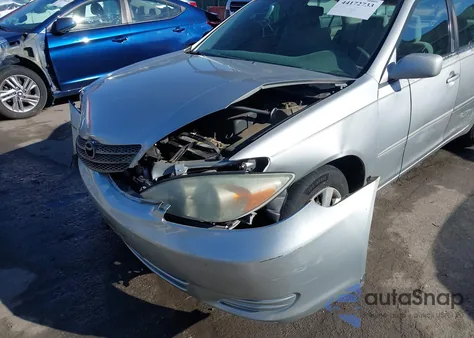 2004 Toyota Camry Le z USA, uszkodzony, nr VIN 4T1BE32K04U842793